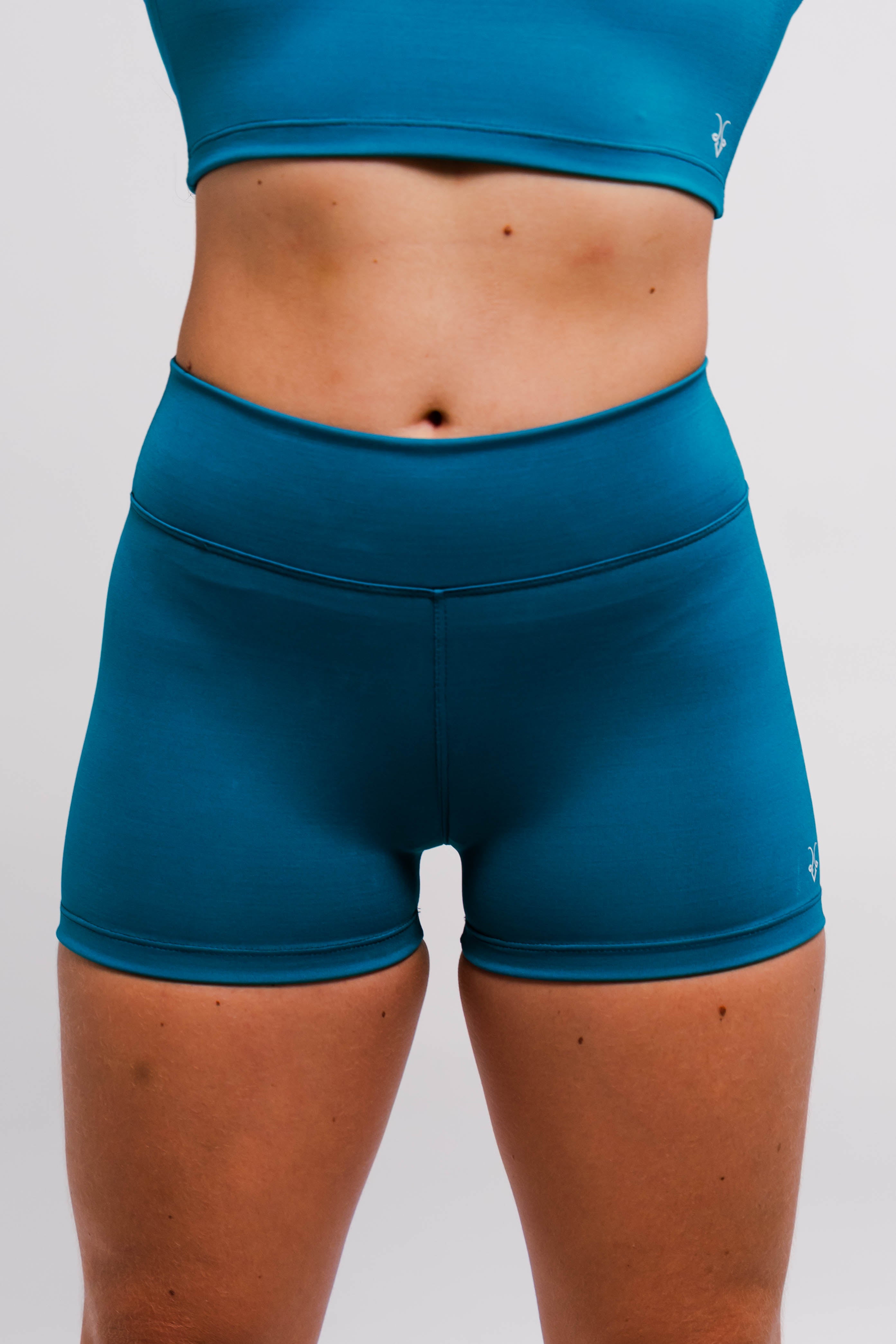 Short azul petróleo